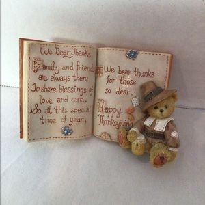 Thanksgiving prayer bear statue